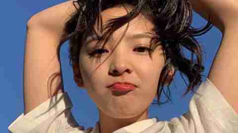 为了突显“甘蔗腿” 章若楠特意多穿一条“秋裤” 效果极A了！！！